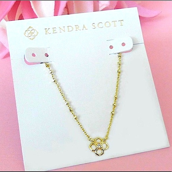 ✨SOLD✨KENDRA Gold Rue Clover Logo Necklace - Picture 9 of 9